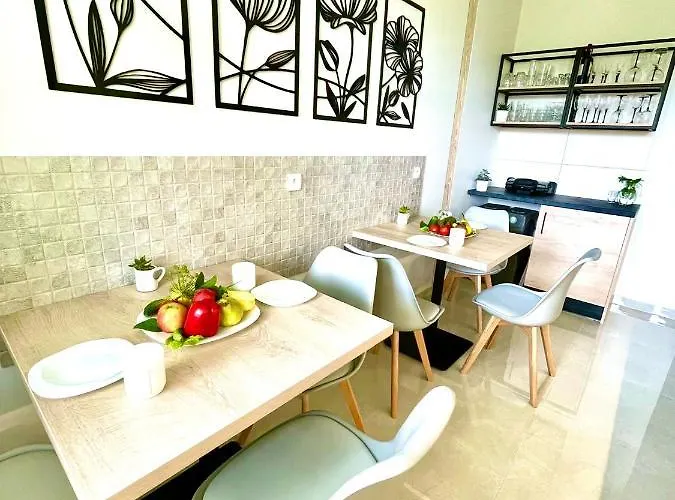 Konukevi Goscinne - Kasztelanska 8 3*